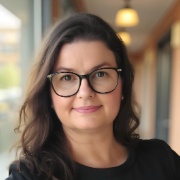 Profile photo of Carrie Thompson-Casey