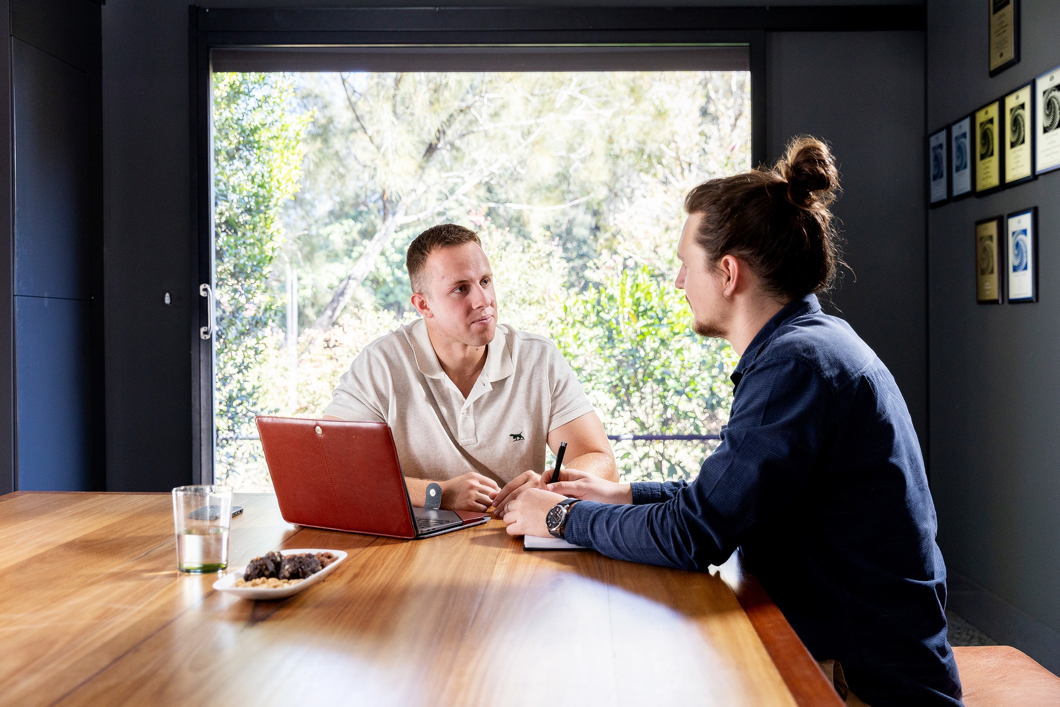 2 SCU students talking business