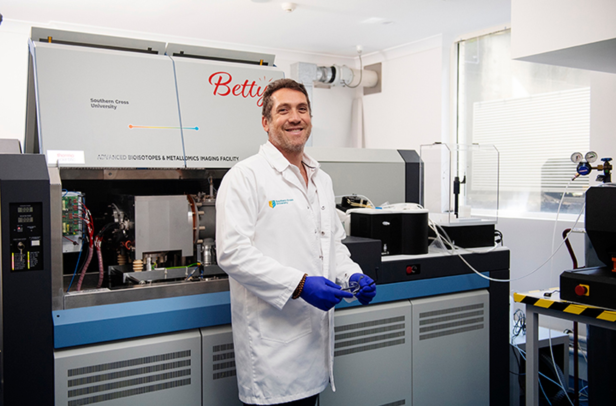 Renaud Joannes-Boyau in Biomics Facility