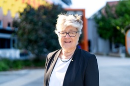 Anne Simmons AM