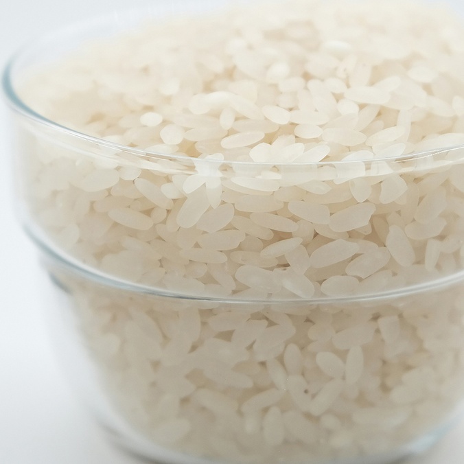 White rice in a glass bowl