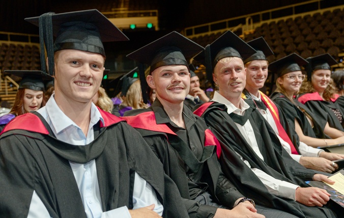 GraduationThumbnail_270326_5pm