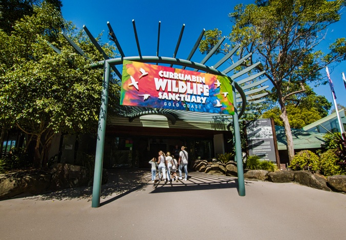 Family at entrance to currumbin sanctuary