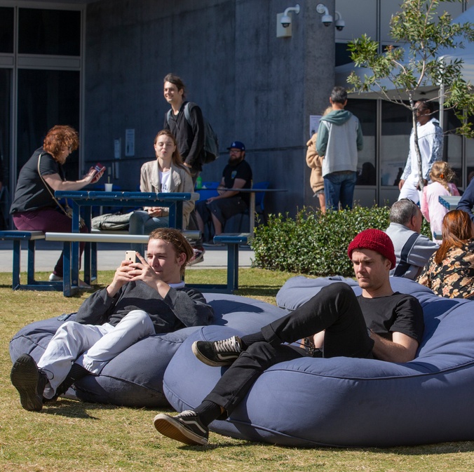 students relaxing on campus, unilife, Gold Coast