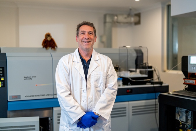 Renaud Joannes-Boyau in Biomics Lab