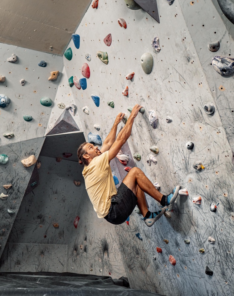 Bouldering wall climbers