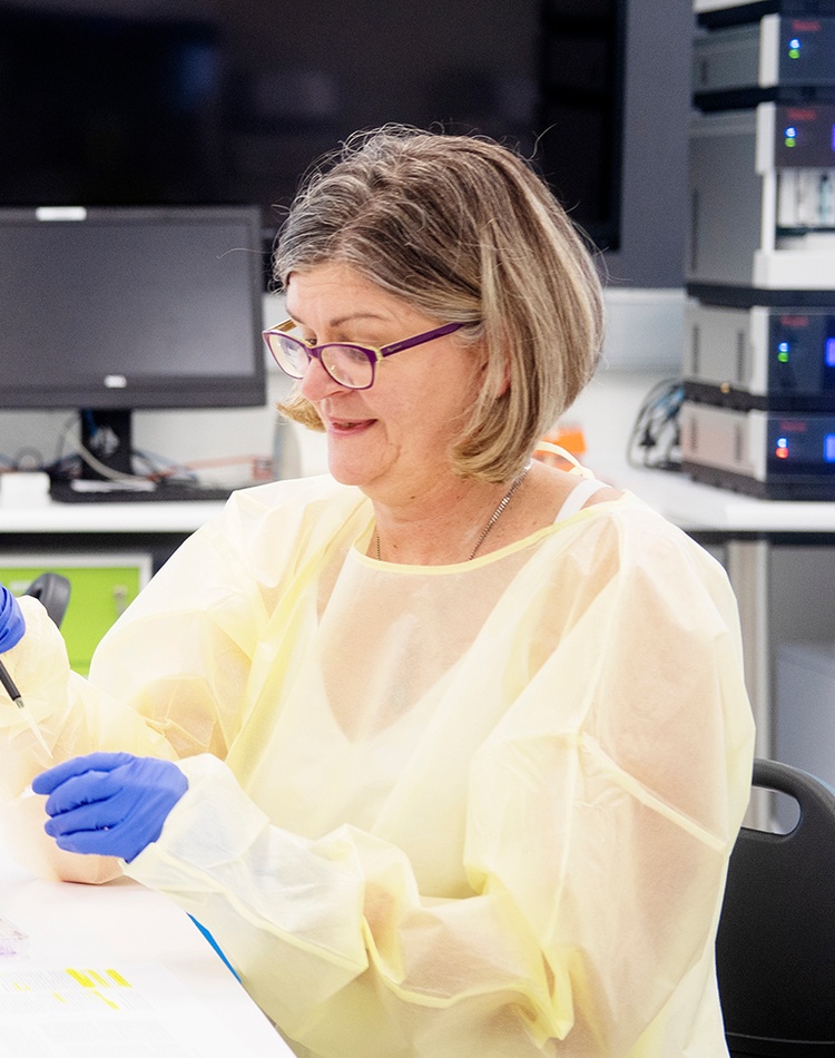A woman with a pipette in a health laboratory