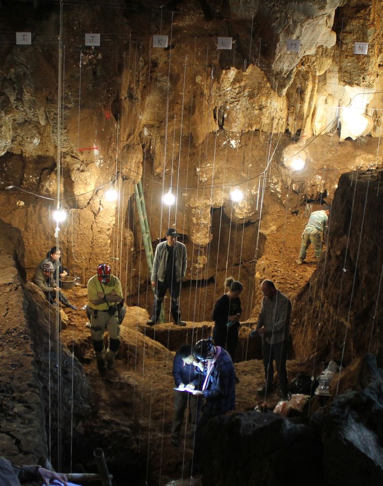 Tam Pa Ling cave team_credit Kira Westaway