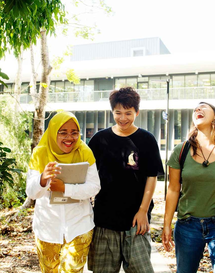 English-College-Students masthead