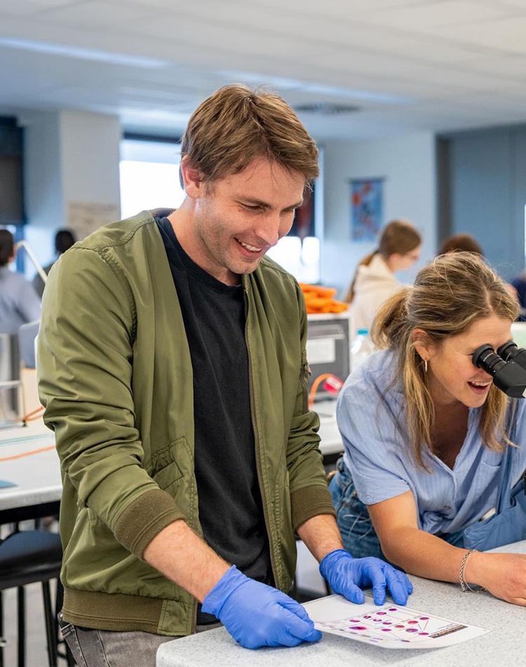 Future students in Southern Cross Uni Gold Coast Lab Facilities