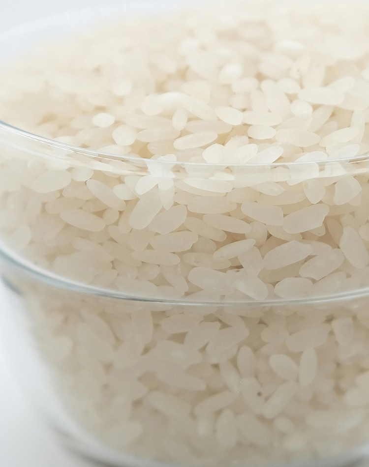 White rice in a glass bowl