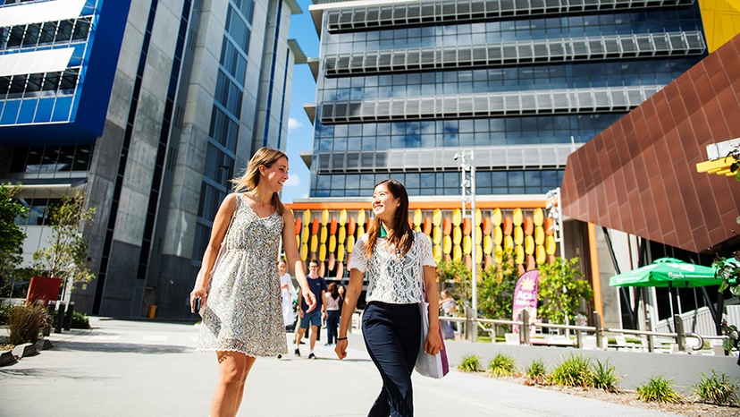 Early Offer at Southern Cross University - image show two students at Gold Coast campus