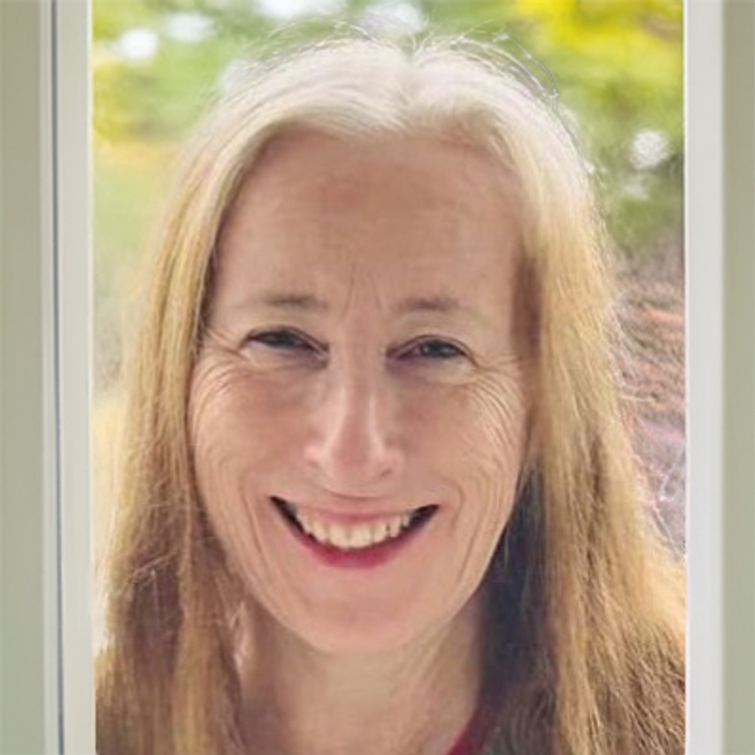 head shot of Dr Meri Oakwood