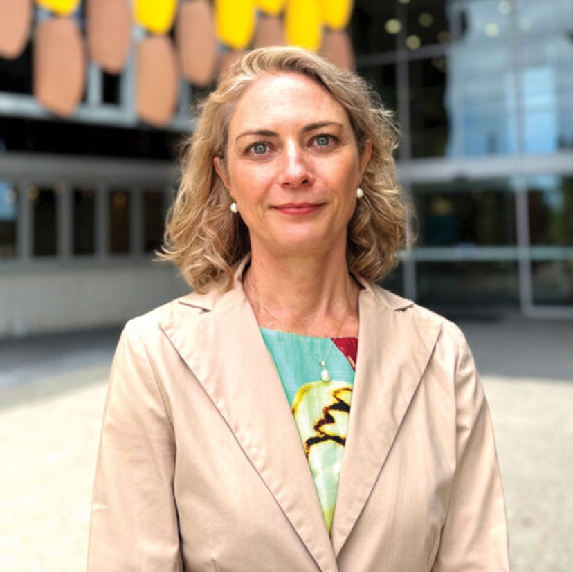 head and shoulders of Yvette Holt