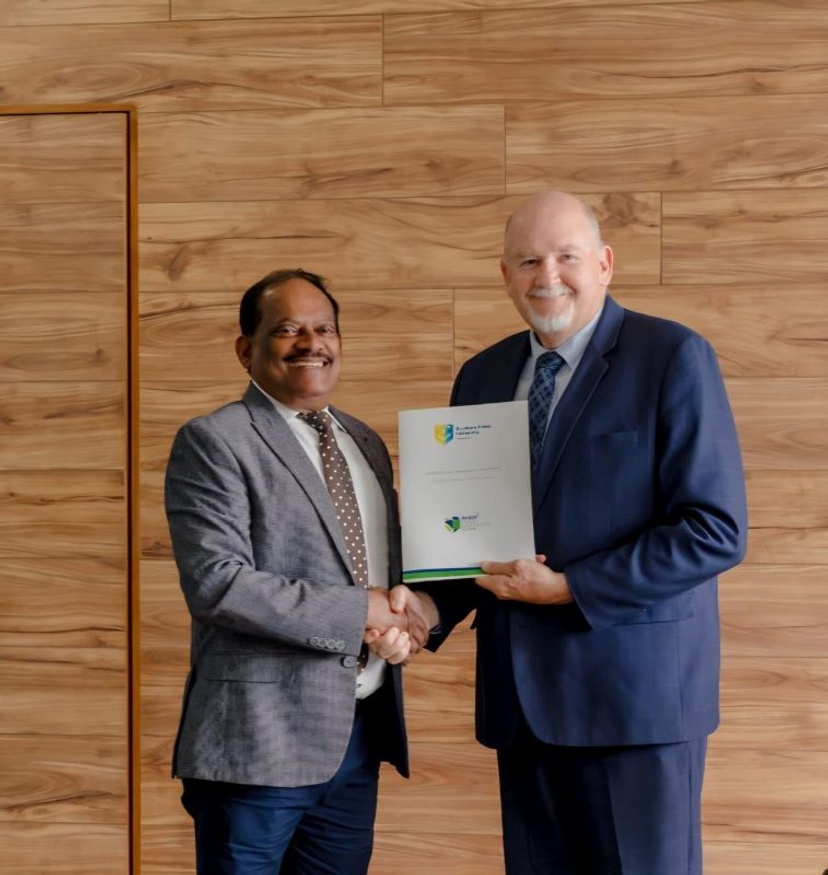 Prof Mike Ewing, Executive Dean of the FoBLA and Prof E.A. Weerasinghe, VC