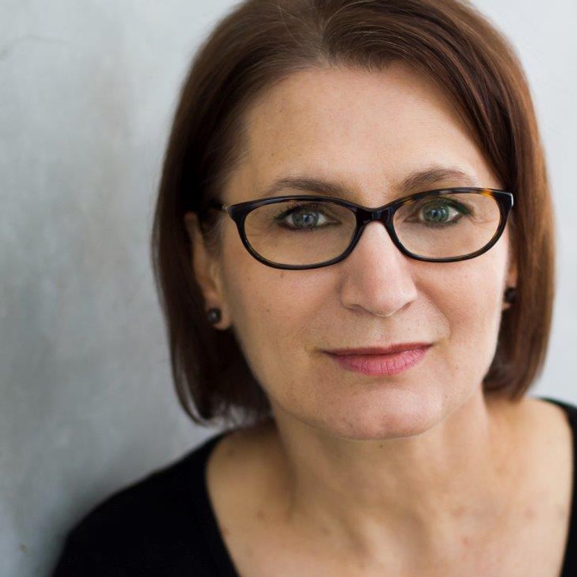 Dr Menka Tsantefski