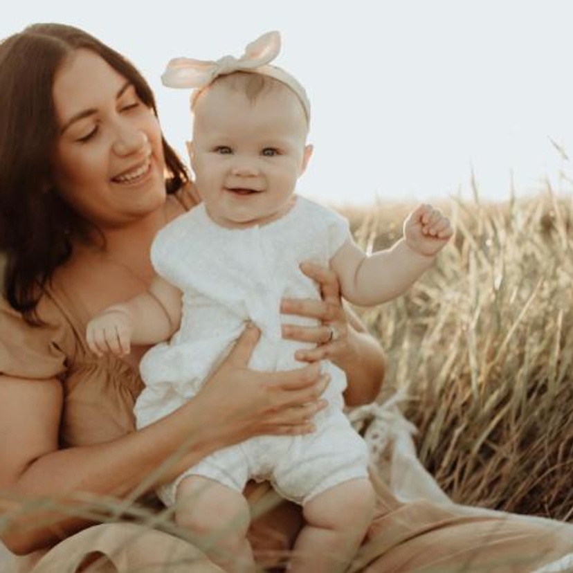 Midwife Taneeka Thomas with daughter Pippa