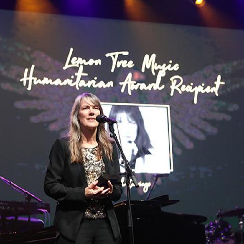 Leigh Carriage accepts Humanitarian Award at AWMA credit Embellysh
