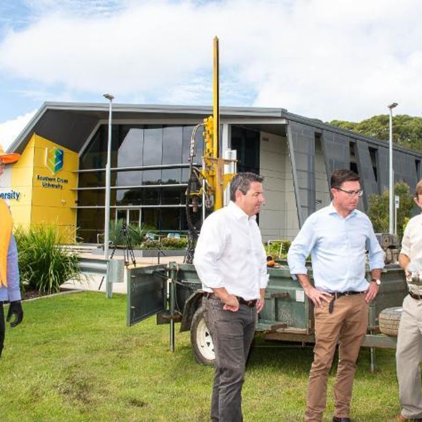 Graham Lancaster shows a soil sample to David Littleproud and Pat Conaghan