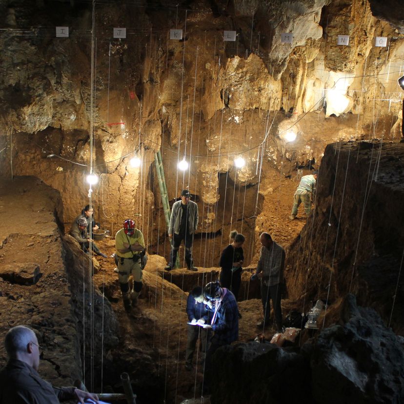 Tam Pa Ling cave team_credit Kira Westaway